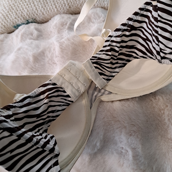 Bra - Picture 2 of 3